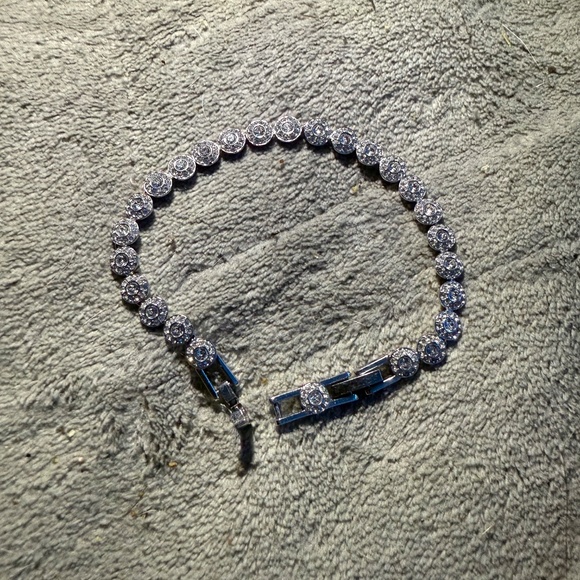 Swarovski Una Angelic bracelet with the extra extension piece - Picture 3 of 5
